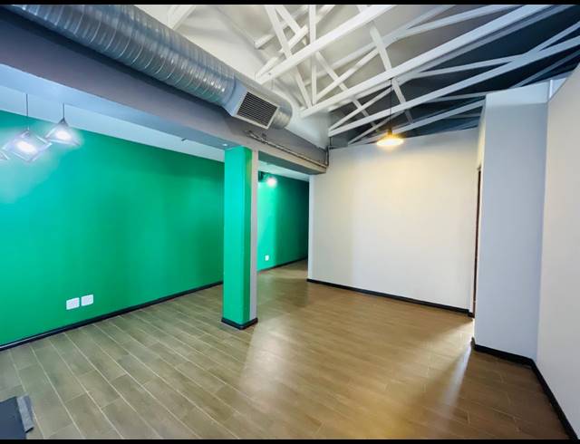 1,884M² OFFICE FOR SALE IN HALFWAY HOUSE